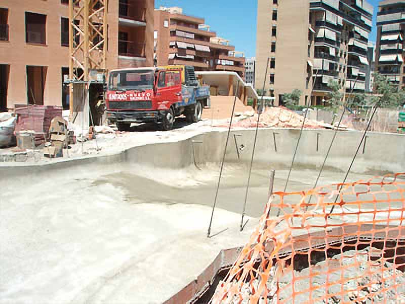 ag-despues-de-gunitar-se-construiran-las-escaleras-y-puente